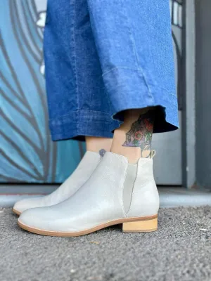 Inflict Boots - Almond Leather