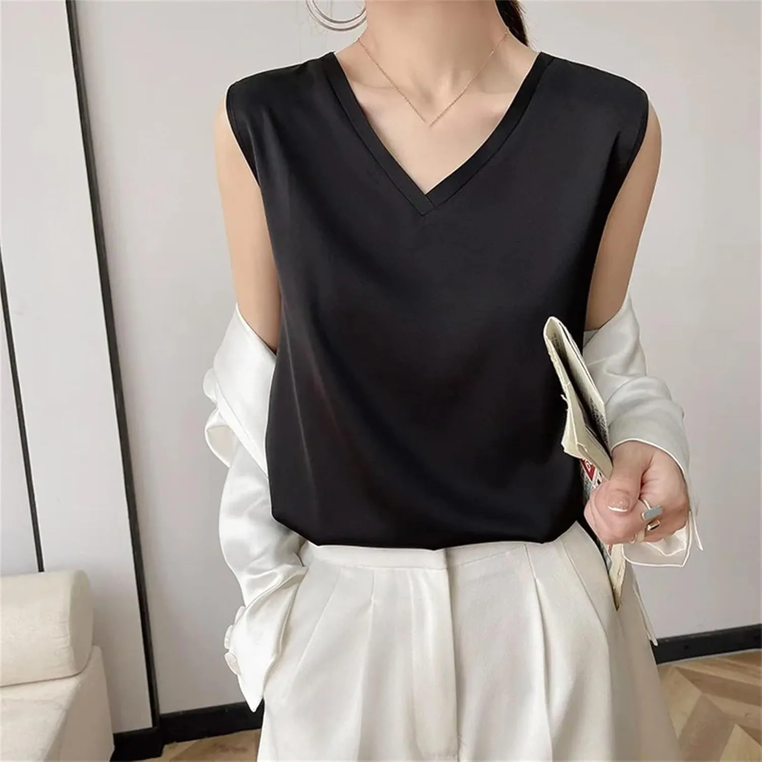 Women's Silk Sleeveless Camisole Loose Silk Satin Camisole Tank Tops for Women Trendy