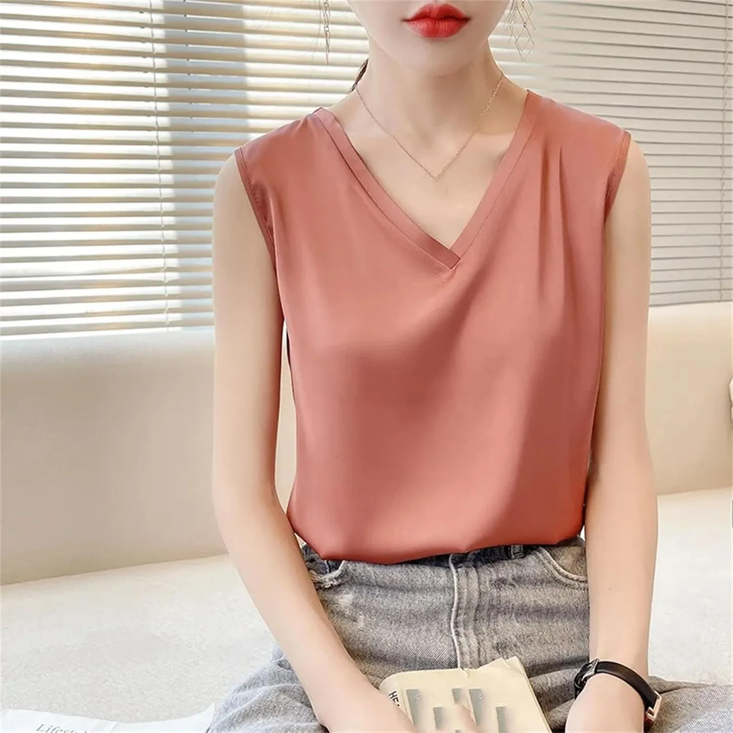 Women's Silk Sleeveless Camisole Loose Silk Satin Camisole Tank Tops for Women Trendy