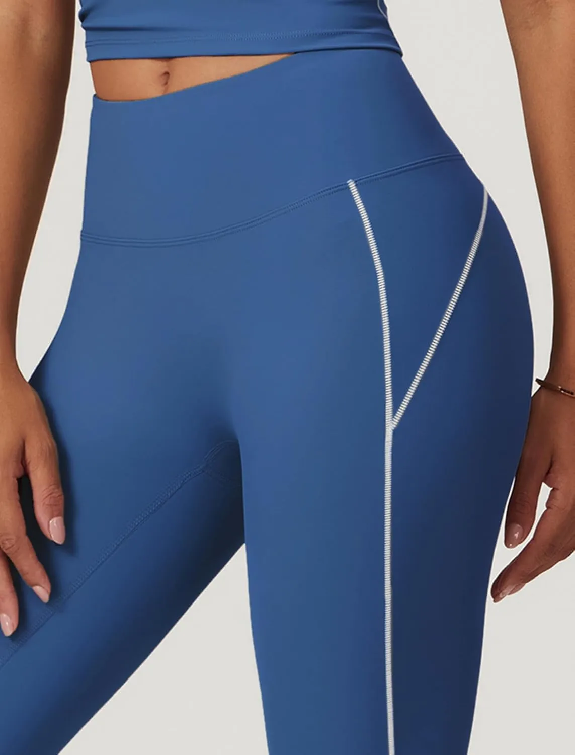 Yoga sets for women 2 piece Fashion contrasting lines Sports Bra and High Wasit Split hem Flared Leggings